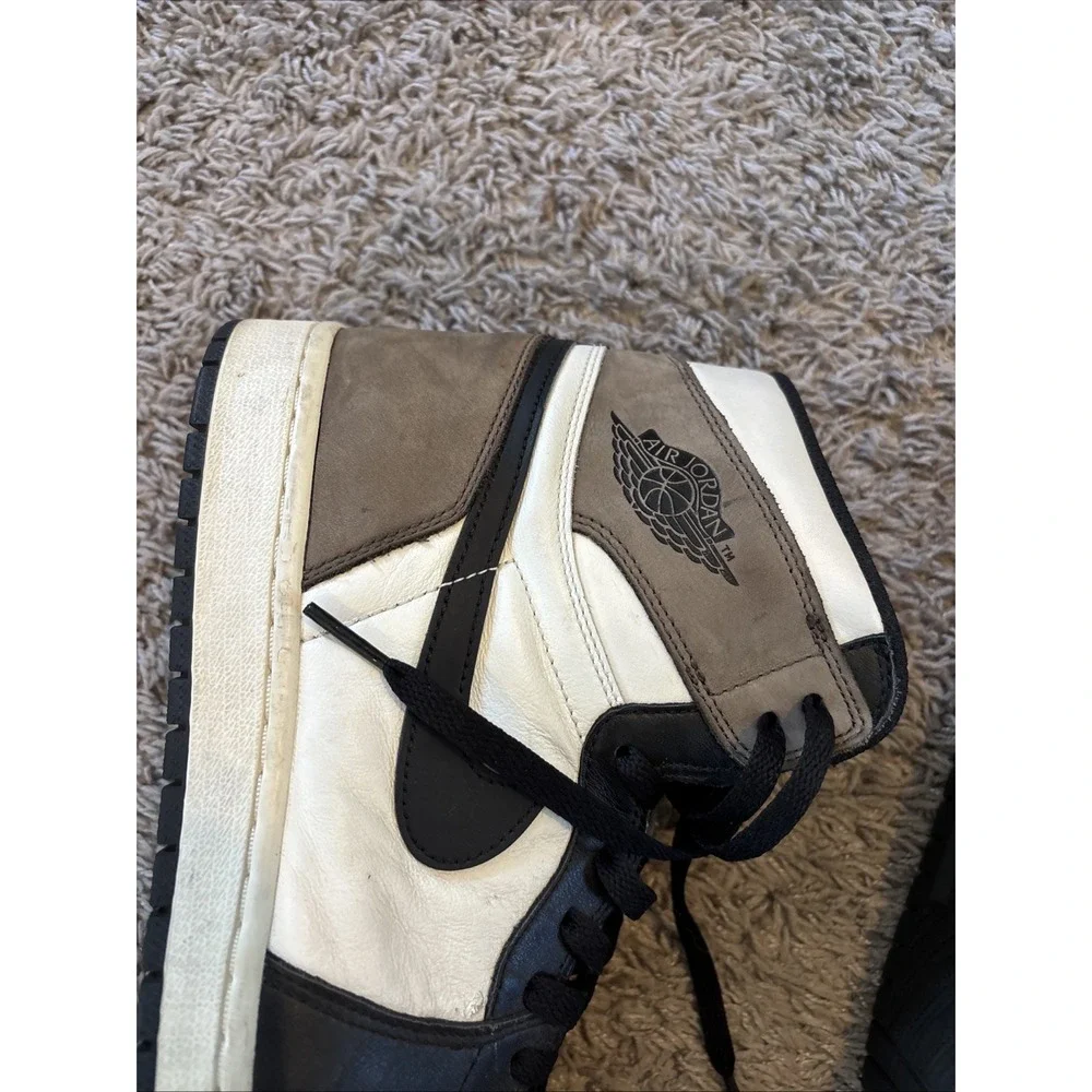 Nike Air Jordan 1 Retro High OG Mocha 55508-105 - Pre Owned Size 11